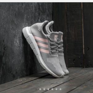 Women’s ADIDAS SWIFT RUN W